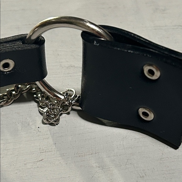 Black Leather & Polished Chrome Bondage Style Women’s Belt, Size Small main image 4